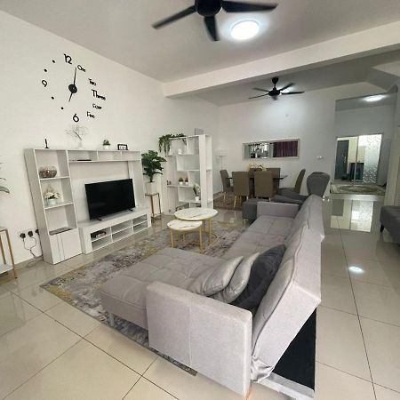 Safiyya Homestay Келуанг Екстериор снимка