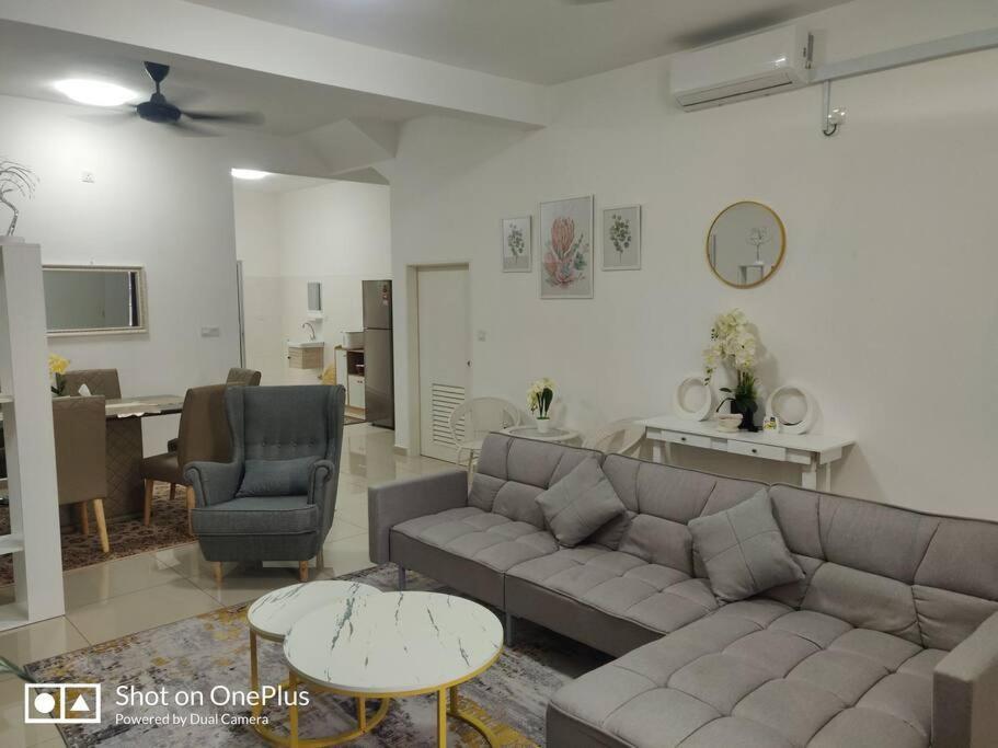 Safiyya Homestay Келуанг Екстериор снимка