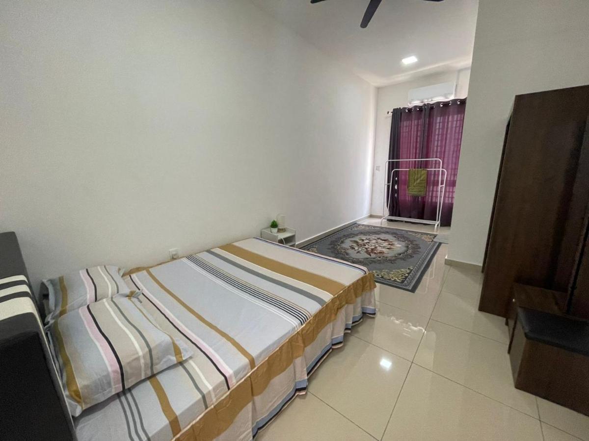 Safiyya Homestay Келуанг Екстериор снимка