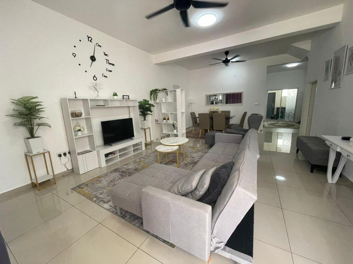 Safiyya Homestay Келуанг Екстериор снимка