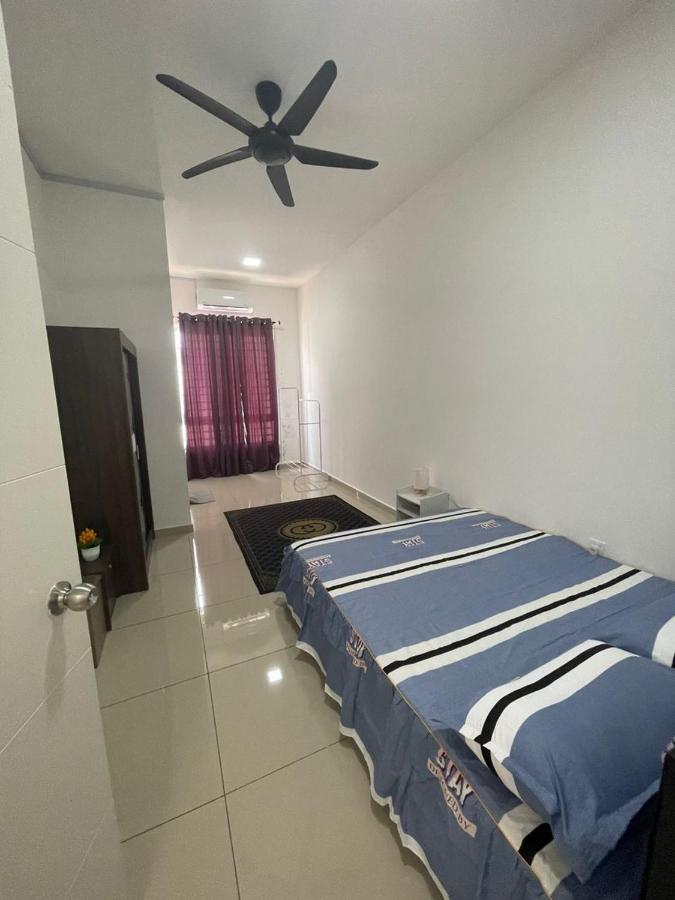 Safiyya Homestay Келуанг Екстериор снимка