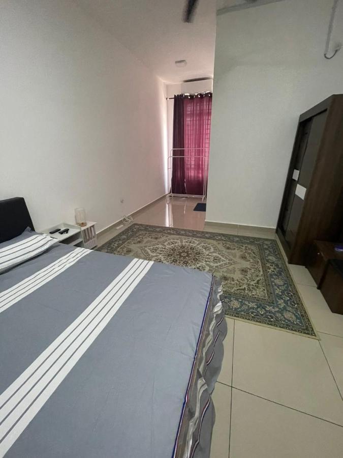Safiyya Homestay Келуанг Екстериор снимка